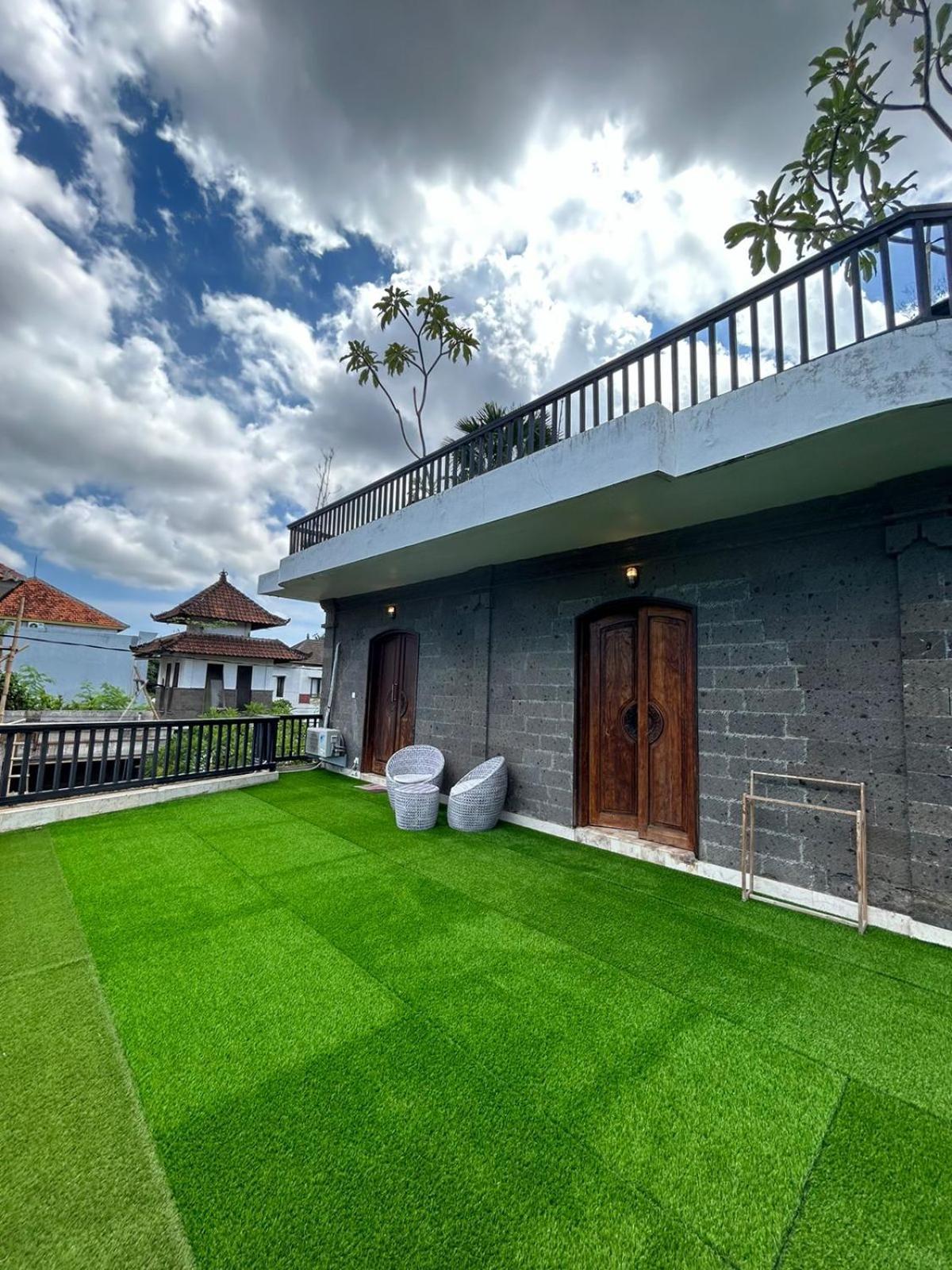 Puri Ratu Jimbaran Hotel Exterior photo