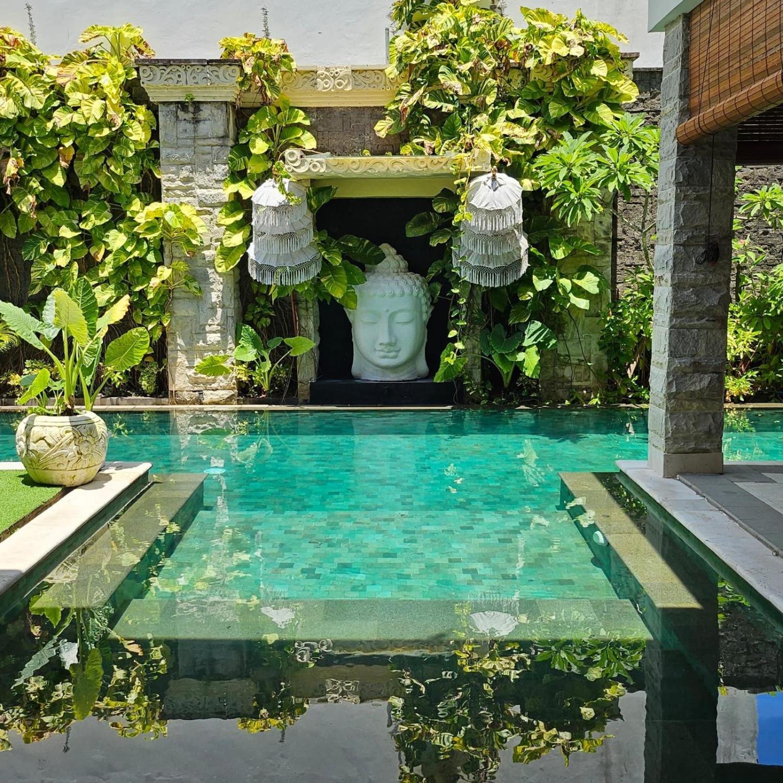 Puri Ratu Jimbaran Hotel Exterior photo